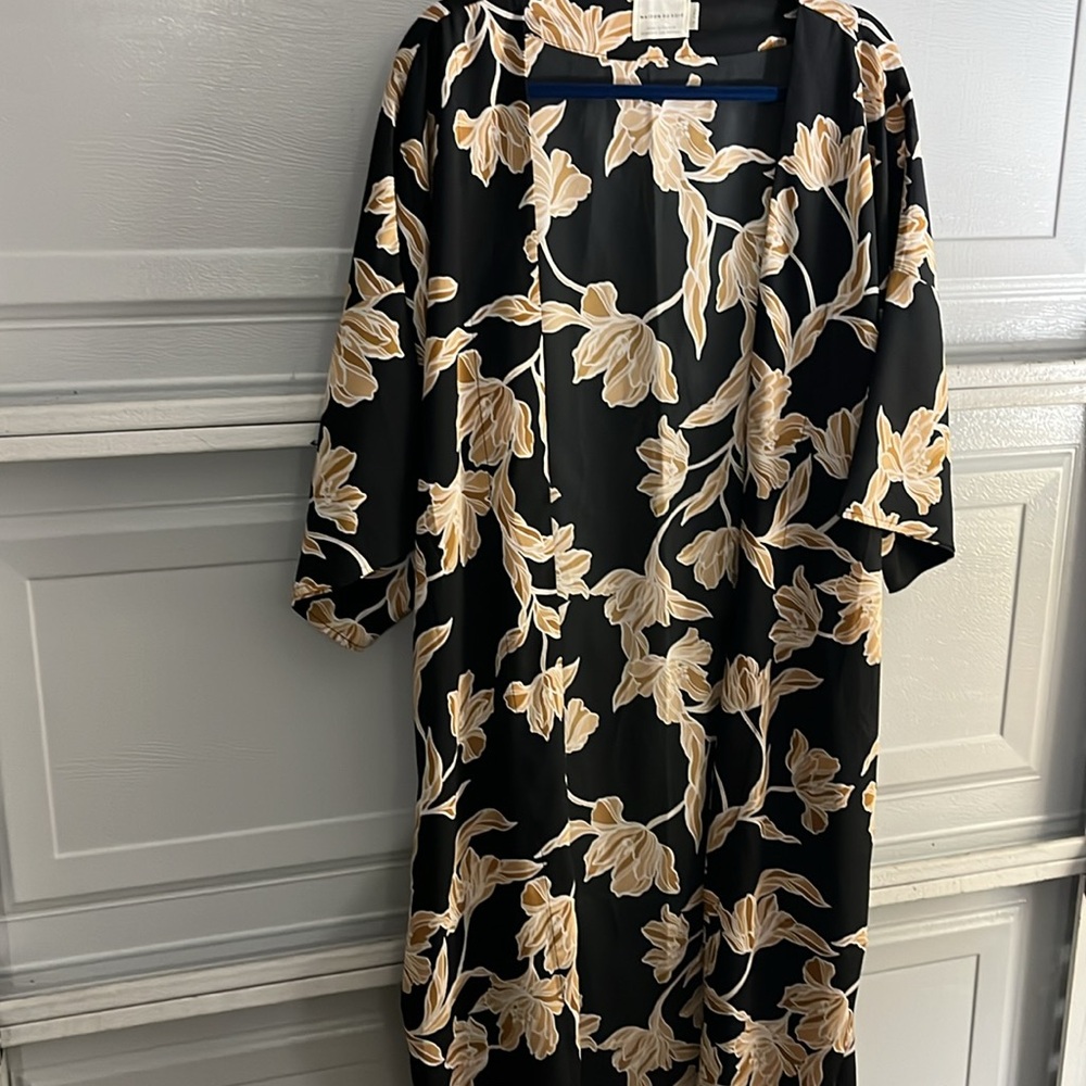 MASON DU SOIR | Floral Robe - Picture 2 of 6